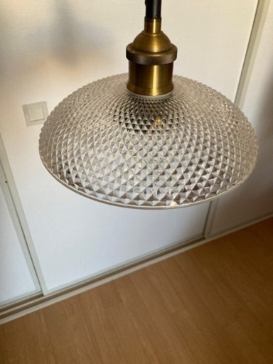 ガラス傘の綺麗な照明器具