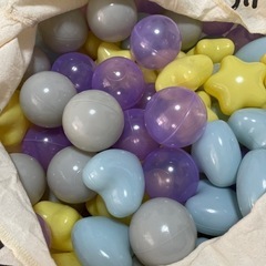 ニトリキッズテント　3coinsカラーボールの画像