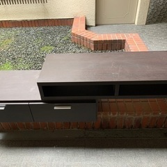 差し上げます。長さが調整出来るTV台の画像