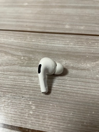 受け渡しの方、決定しました。AirPods pro 「R」のみ。片方のみ。