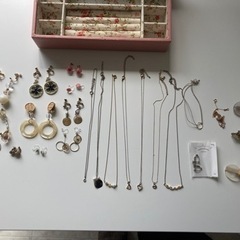 ネックレス、イヤリング