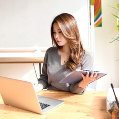 【女性急募◇新宿】化粧品業界■週休2日■シフト相談可の画像