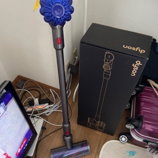 受け渡し予定者決定】Dyson V7 Fluffy ダイソン コードレス掃除機 dyson v7 slim 24日夕方受け渡し希望