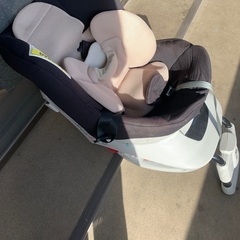 チャイルドシート　カーメイトエールべべ