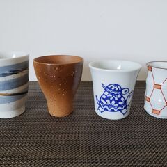 急須と湯呑いろいろ4個の画像