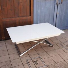 イタリアcalligaris（カリガリス）社のMagic‐J(マジックジェイ)伸縮式リフティングテーブル。人気のグロッシーホワイトカラーは洗練されたさわやかな印象♪幅と高さが調整可能で機能的なデザインCC210の画像