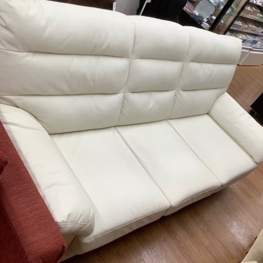 3人掛けソファーアイボリー色売ります！