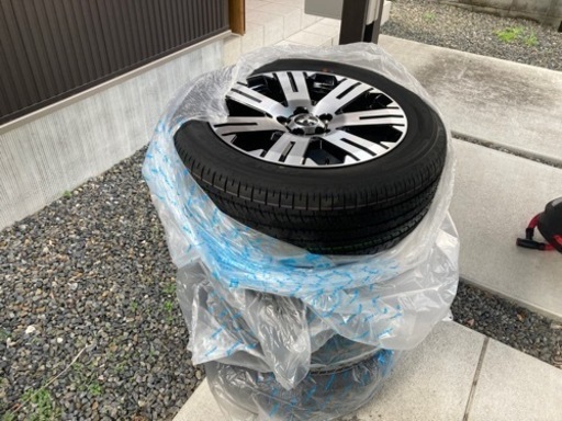 <値下げしました>デリカD5 純正タイヤ(新車外し未使用)