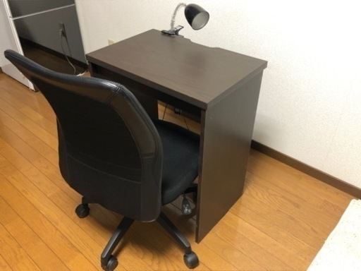 〈ニトリ〉勉強机椅子セット(照明付)