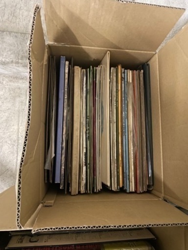 仲間の外国人のDJが使っていたレコード大量