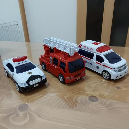 お話し中パトカー　消防車　救急車セット