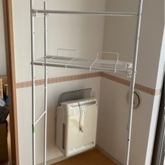洗濯機の上におけるラックの画像