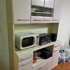 キッチンキャビネット　薄いピンク