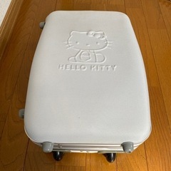 （新品同様・値下げ）子供用キティキャリーバック鍵付きの画像