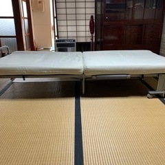 折り畳み式　ベッドの画像