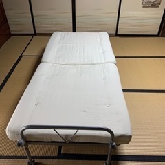 折り畳み式　ベッドの画像