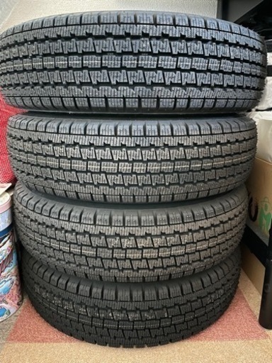【最終値下げ！】スタッドレスタイヤ4本 ブリジストン＆間仕切りカーテン 軽バンEvery【新品未使用】