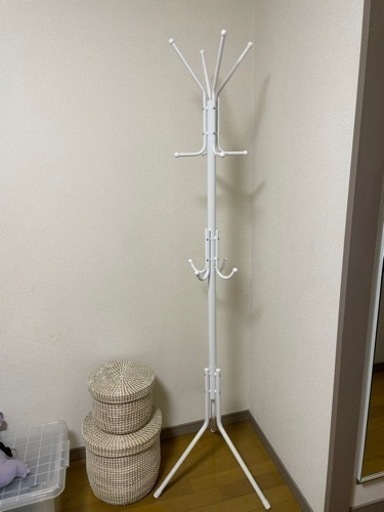 新品同様　　人気の白　ポールハンガーラック