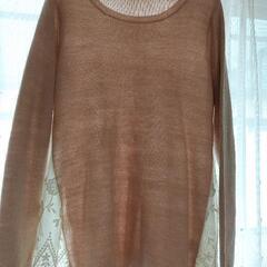 薄めのニットの画像