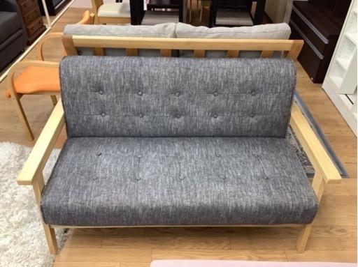 【リサイクルサービス八光　田上店　配達・設置OK】2人掛けソファ　グレー / 木目