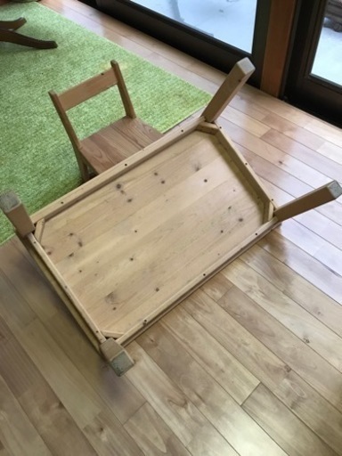 オーダーメイド　天然木の幼児用椅子とテーブル
