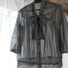 リボン付きブラウス