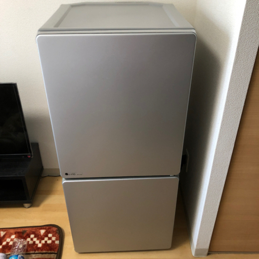 冷蔵庫、こたつ机、テレビ台