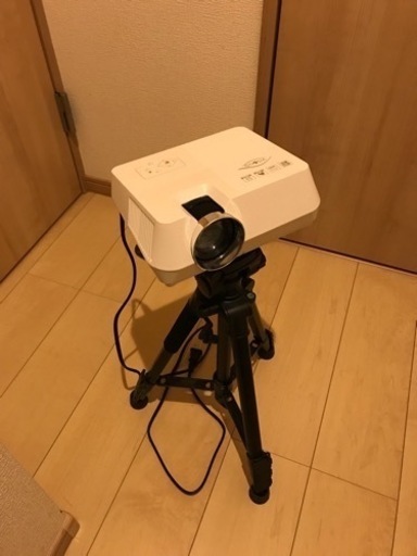 【価格交渉可】プロジェクター　ホームシアター　スタンド付属