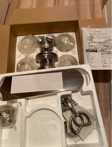 <未使用> LED電球4個付きシーリングファン　リバーシブル羽根　ライト&ファン