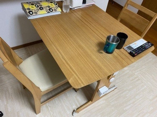 値下げ！ダイニングテーブル+椅子2脚