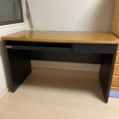 パソコンデスク　（行き先決まりました）