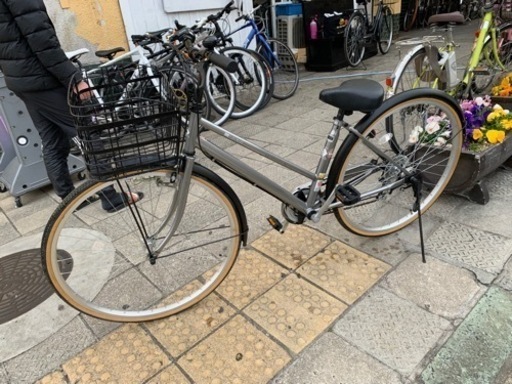 ✔️✔️ママチャリー　6変速　シルバー　美品　ライト付き✔️✔️