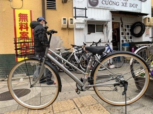 ✔️✔️ママチャリー　6変速　シルバー　美品　ライト付き✔️✔️