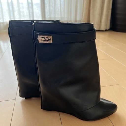 givenchy shark ジバンシー　シャークフーク