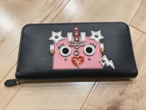 PRADA長財布 26日までに取引可能なかたメッセージにて少しですがお値引できればと思います。