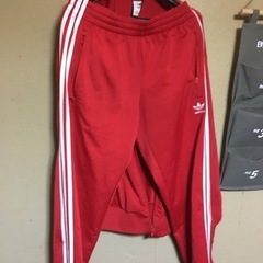 adidas赤ジャージの画像
