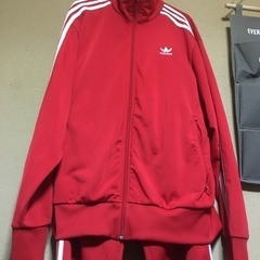 adidas赤ジャージの画像