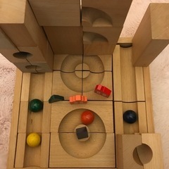 木のおもちゃ　立体パズル　ボール迷路の画像