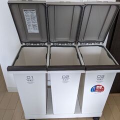 ゴミ箱 フタ付 密閉プッシュ式 61×35×54cm