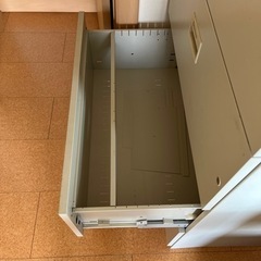 【取引済】スチールキャビネット　4段式の画像