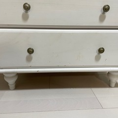 アンティーク風チェストの画像