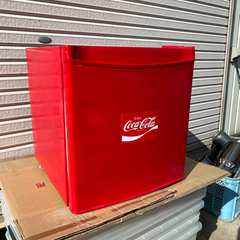コカコーラ仕様の1ドア冷蔵庫の画像