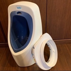 男児トイレトレーニング用朝顔型便器とトーマス便座の画像