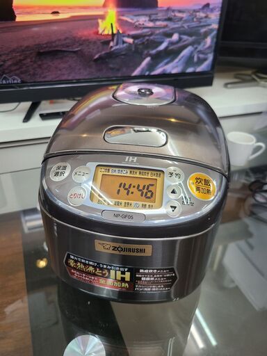 【リサイクルショップどりーむ天保山店】●1480●　☆新生活応援☆　象印　IH炊飯器ジャー　2013年製　１人暮らしに最適３合炊き♪　NP-GF05型　※キズ・サビあり