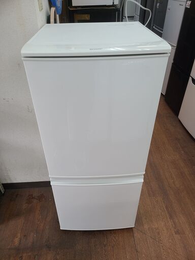 【リサイクルショップどりーむ天保山店】●1466●　☆新生活応援☆　シャープ　２ドア冷蔵庫　2015年製　１～２人暮らしに最適サイズ１３７L♪　SJ-D14B-W