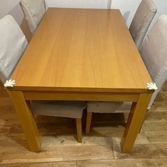（取引中）ニトリ　ダイニングテーブル&チェア四脚　の画像