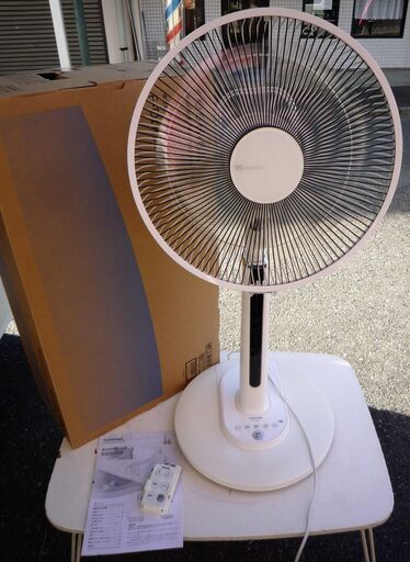 ☆東芝 TOSHIBA F-DLR50 30cm DCリビング扇風機◆やわらかな風を送る7枚の羽根