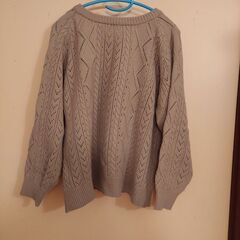後ろリボンのニット