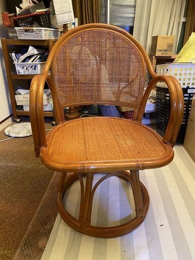 受け渡し予定者決定済み。　籐の椅子　1000円で売ります。期間延長しました。