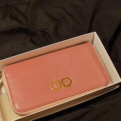 美品サルヴァトーレ フェラガモ長財布